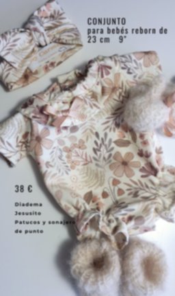 Diadema Jesusito Patucos y sonajero de punto.jpg